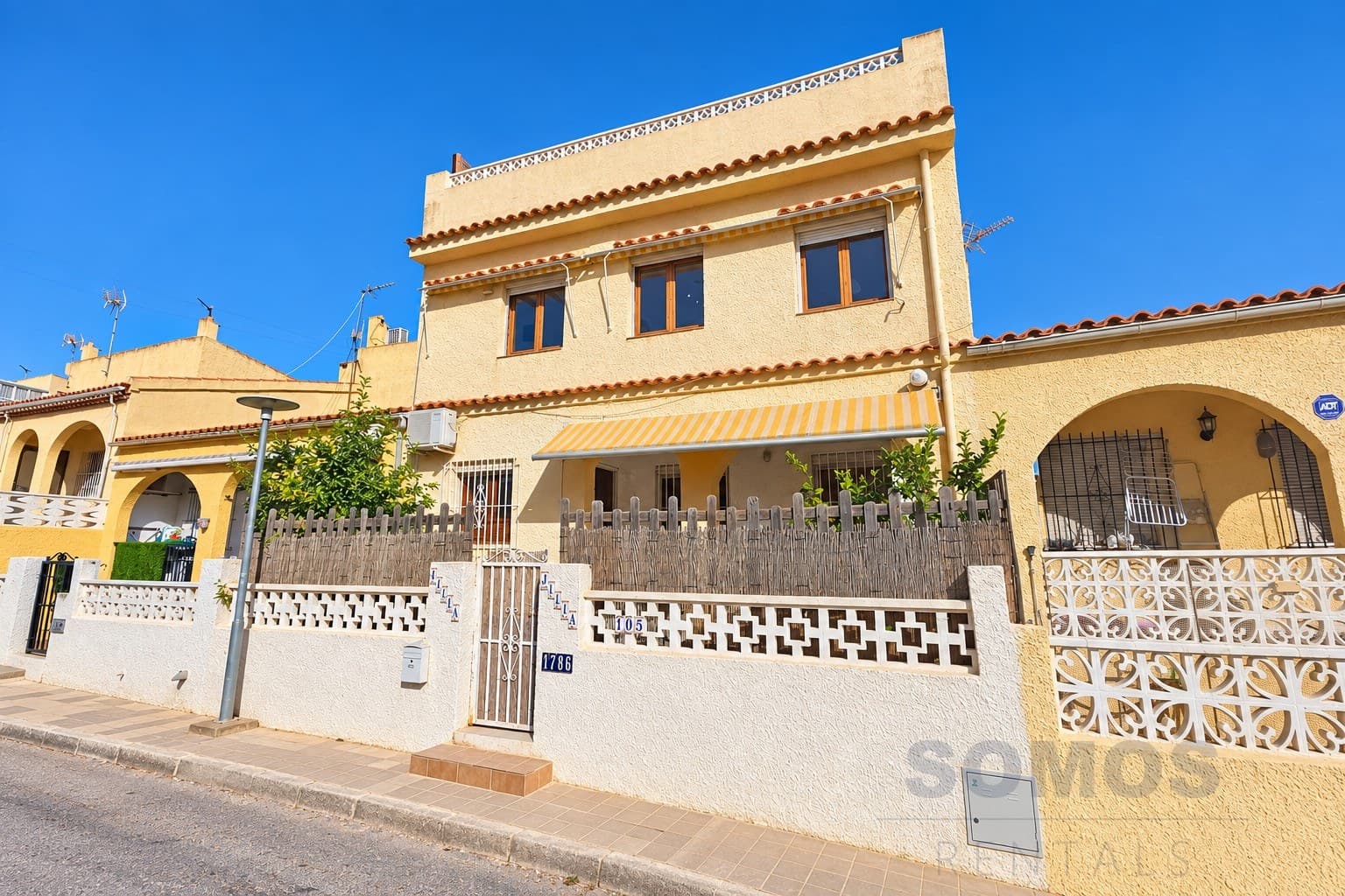 Casa Julia, Urb La Marina — photographie 1