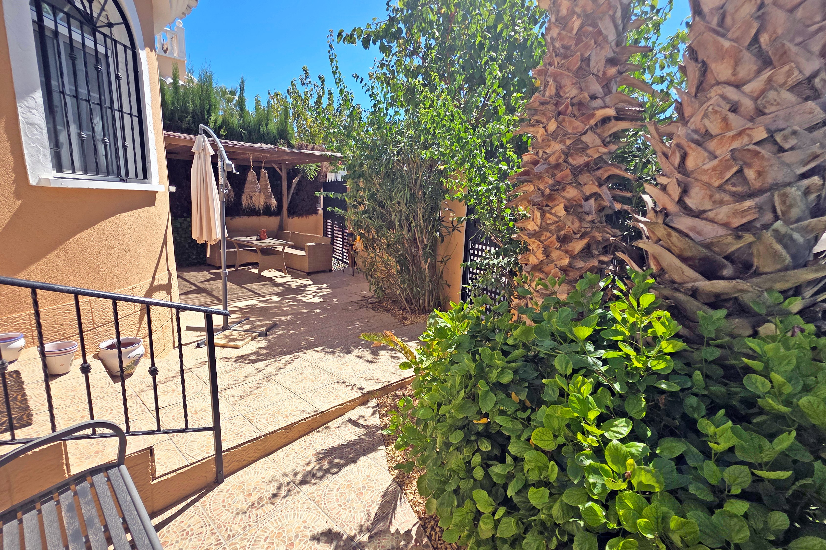 Jardín — Villa Dali, Urb La Marina