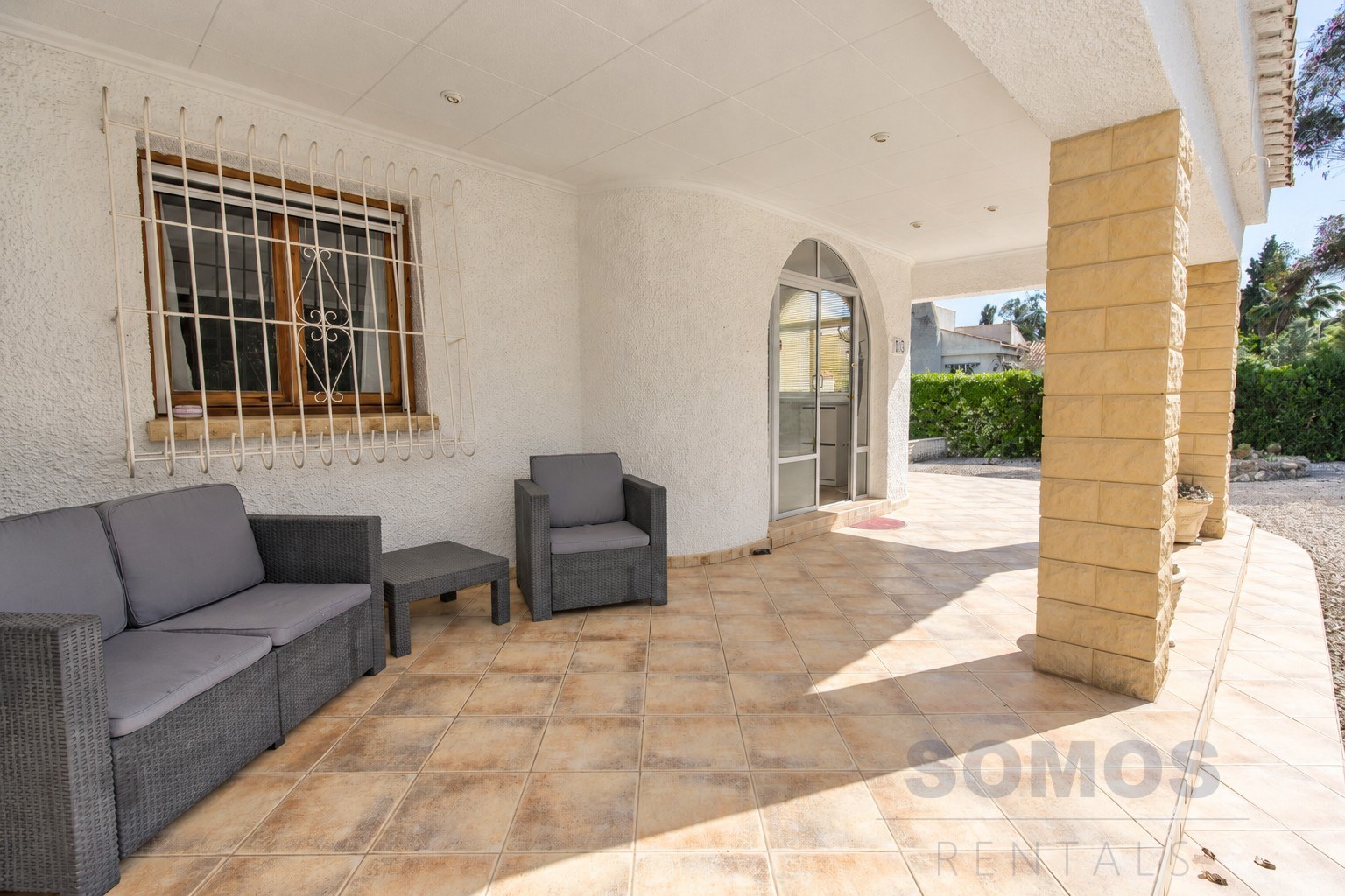 Überdachte Terrasse — Villa Yolanda, Urb La Marina