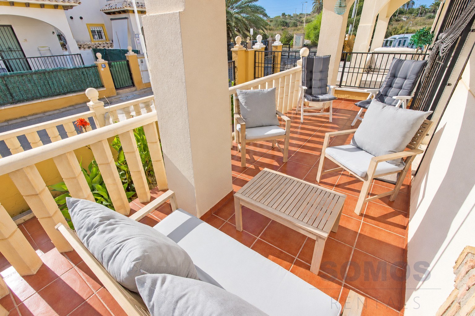 Überdachte Terrasse — Casa Marina del Rey, La Marina Village y El Pinet