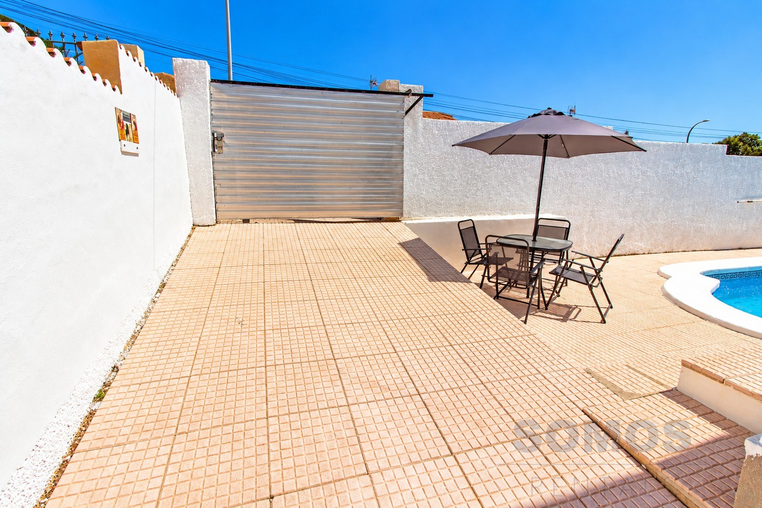 Private driveway — Villa Elche, Urb La Marina