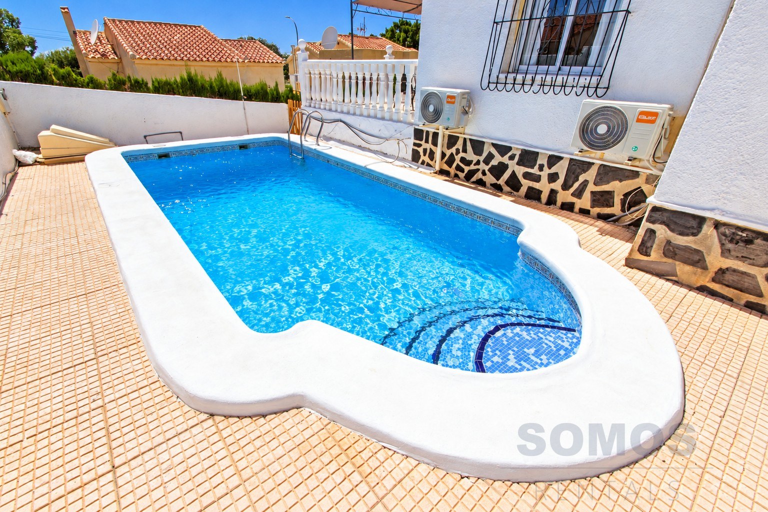Private swimming pool — Villa Elche, Urb La Marina