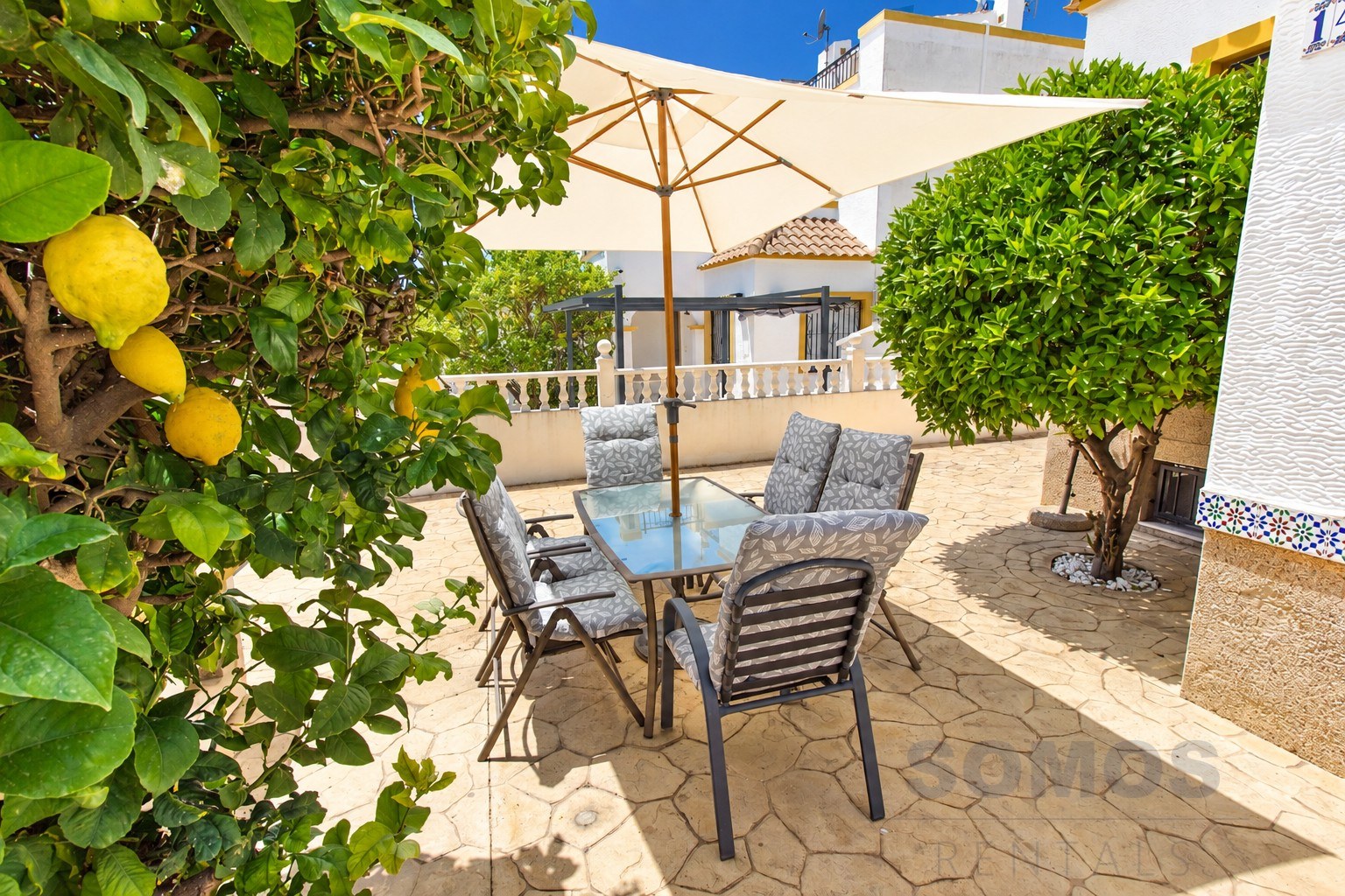 Jardín — Casa Alfredo, Urb La Marina