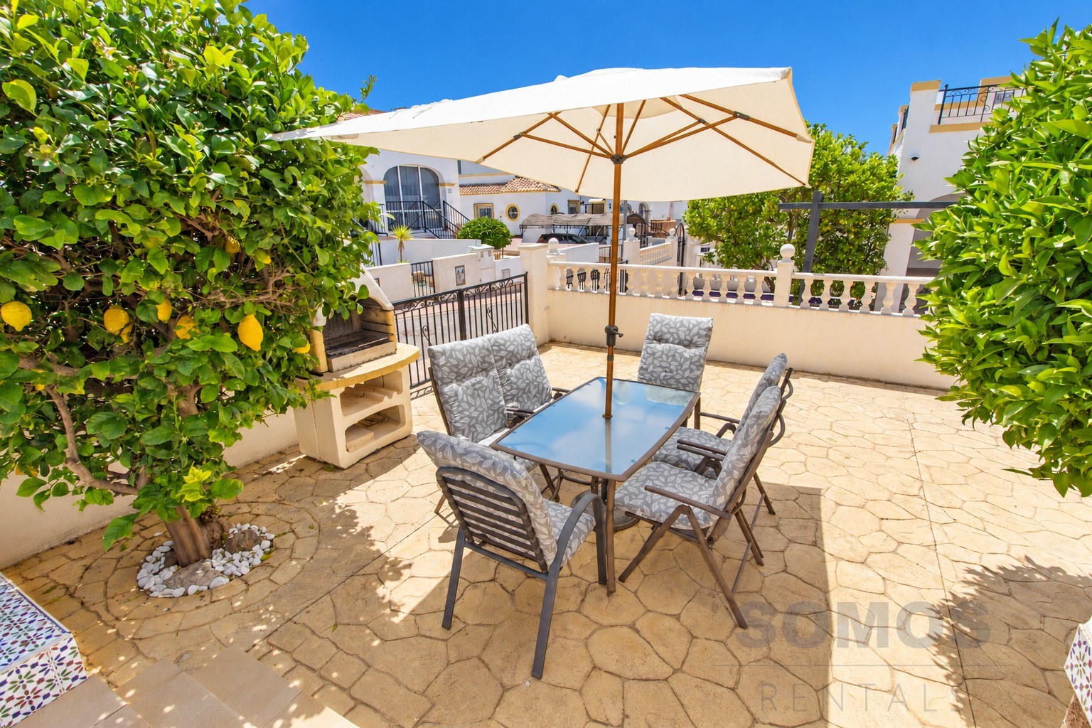 Jardín — Casa Alfredo, Urb La Marina