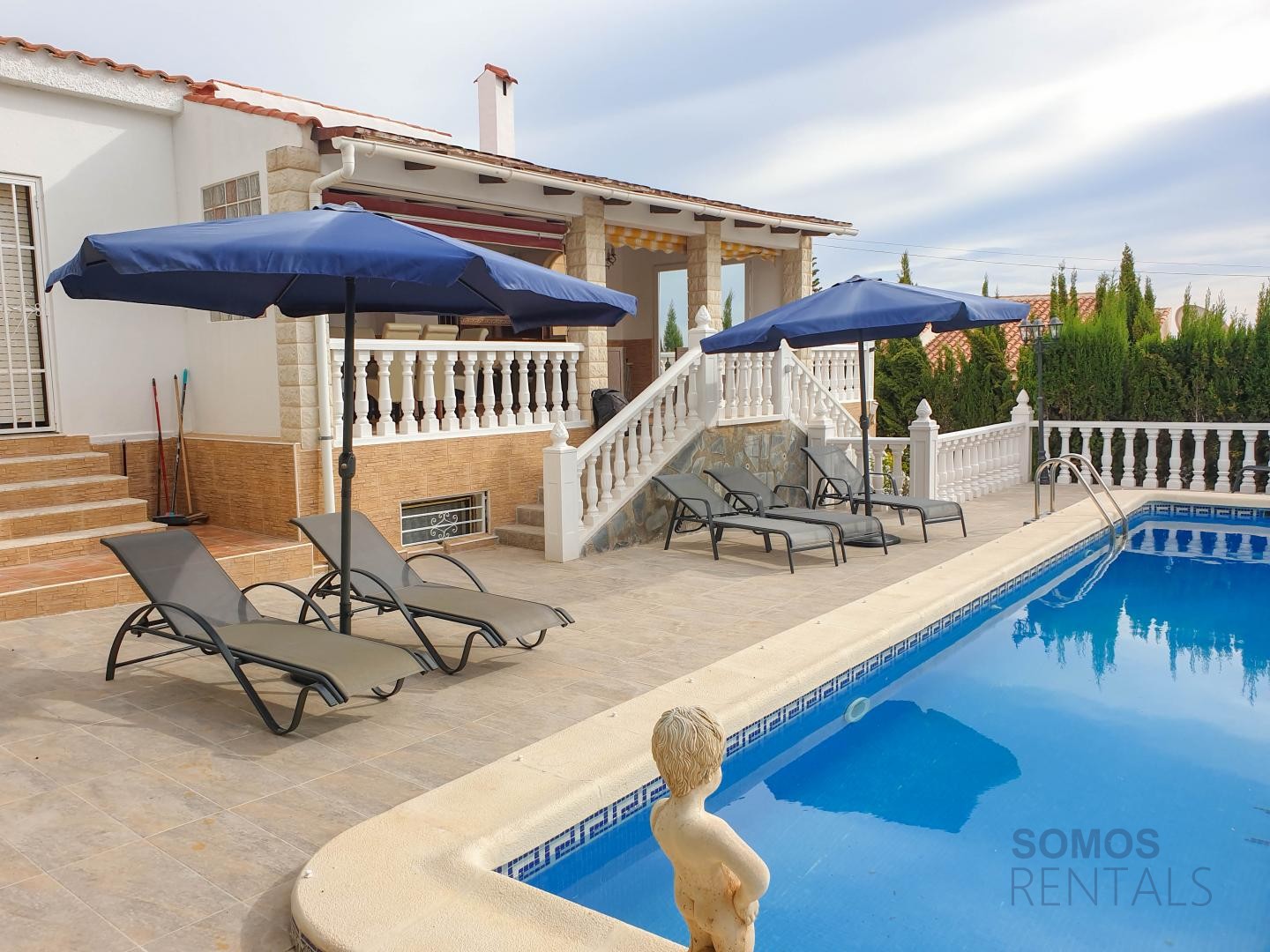 Villa Renita, Urb La Marina — Foto 1
